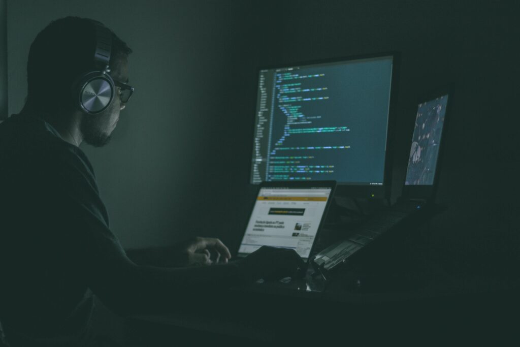 Copy of IDW - Jangan Salah Pilih, Perhatikan Hal Ini Saat Memilih Web & App Development Tools!