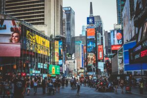 OOH Advertising: Definisi, Manfaat, dan Contoh Kreatifnya