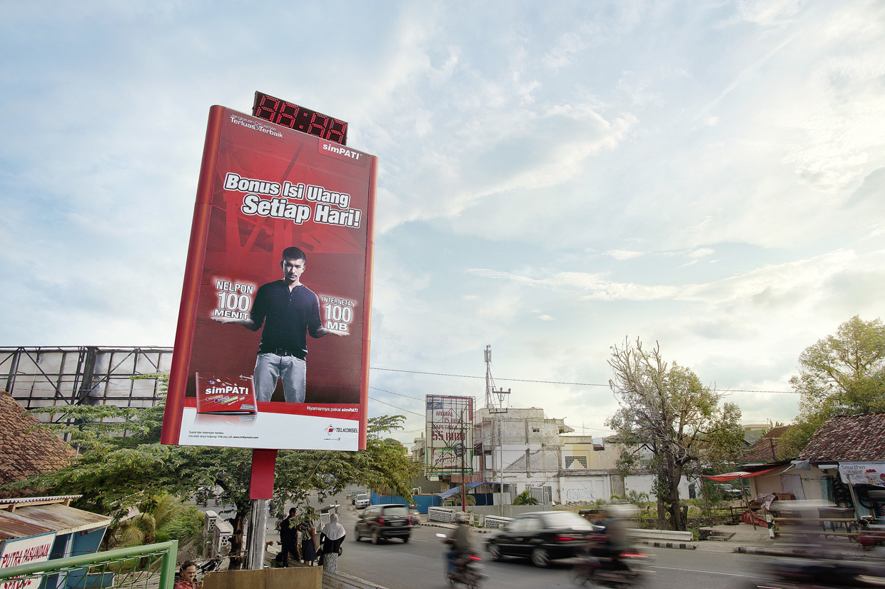 Contoh Campaign Promosi Menggunakan Baliho dan Billboard