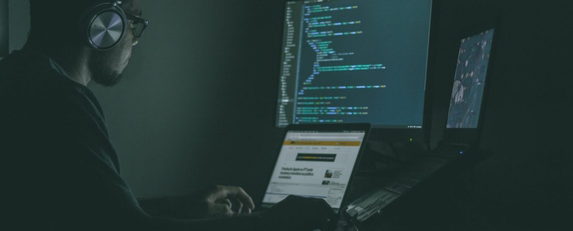 Copy of IDW - Jangan Salah Pilih, Perhatikan Hal Ini Saat Memilih Web & App Development Tools!